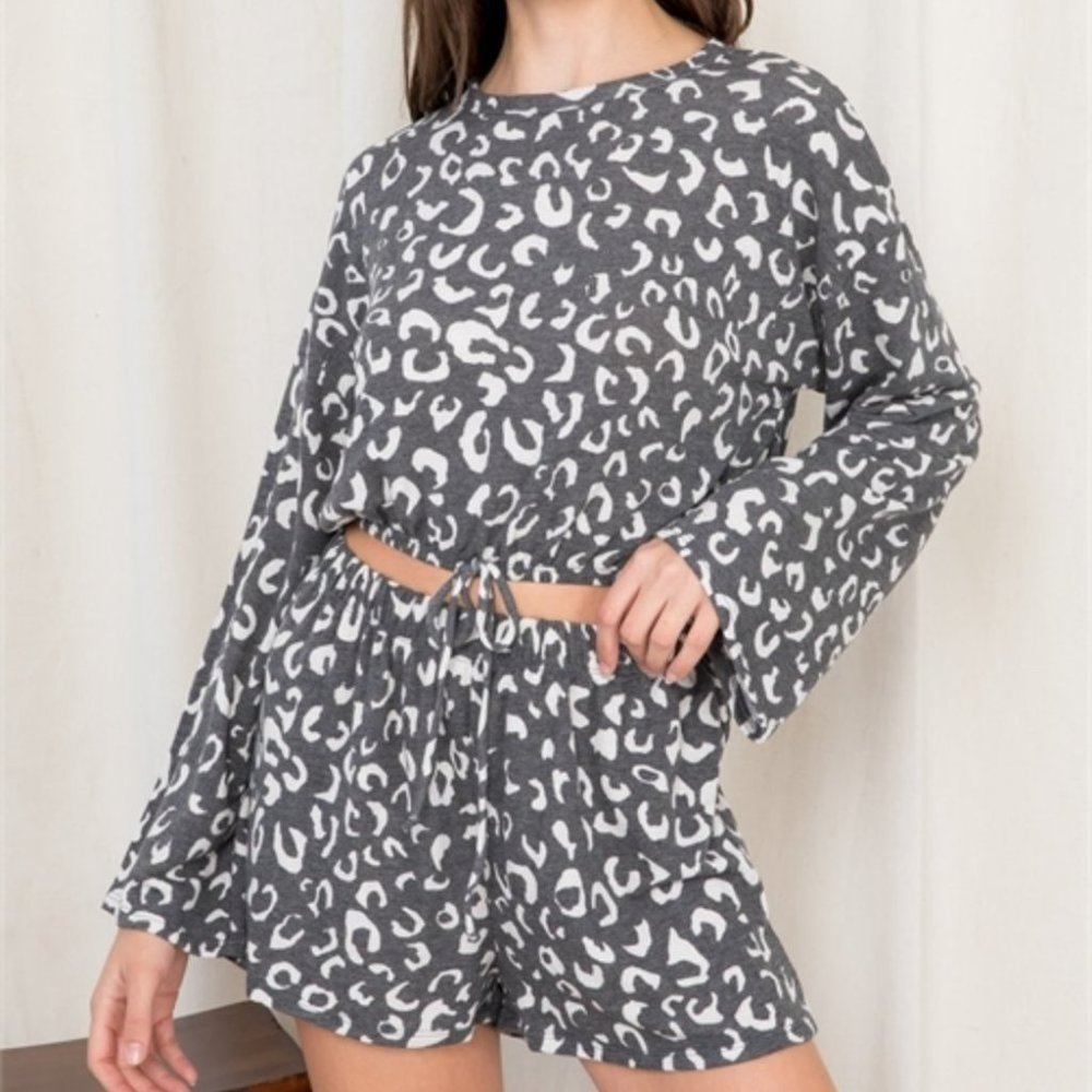 Animal Print PRINT TOP & SHORT SET - Picture 4 of 8